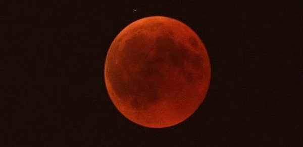 Bu axşam tam Ay tutulması baş verəcək, “Qanlı Ay” görünəcək