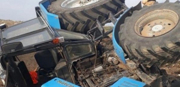 Laçında traktor dərəyə aşıb, ölən var