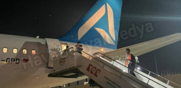 “Duty Free”dən oğurluq edib Bakıya qaçmaq istədilər - Təyyarədə tutuldular