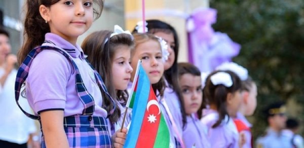 Birinci sinif valideynləri üçün məsləhətlər: Uşaqları məktəbə necə hazırlamalı?