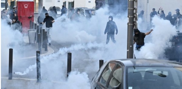 Parisdə 183 etirazçı saxlanılıb