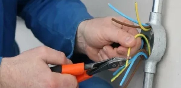 Naftalanda 36 yaşlı kişini elektrik cərəyanı vuraraq öldürüb