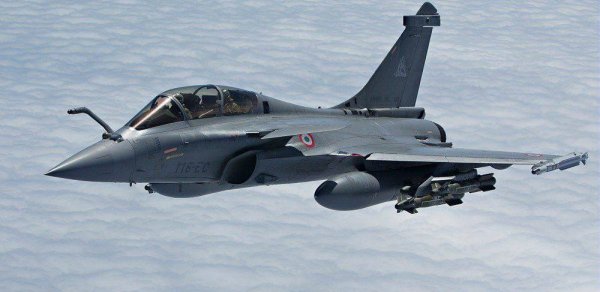 Makron: Polşaya üç "Rafale" qırıcı təyyarəsi göndərəcəyik