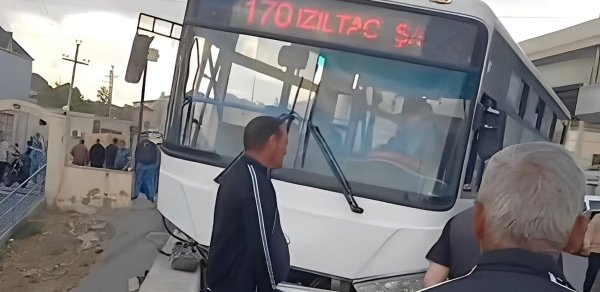 Xocəsəndə sərnişin avtobusu qəzaya düşdü: Yaralılar var