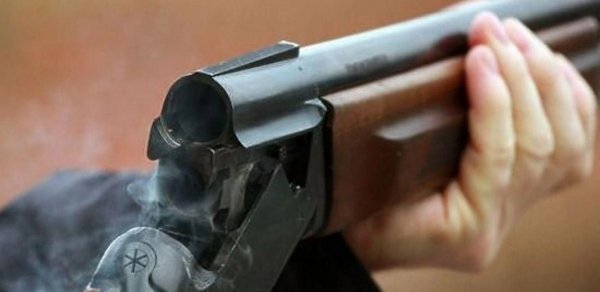 Kəlbəcərdə sərxoş çoban yıxıldı, oğlu fermerlərə silahla hücum etdi