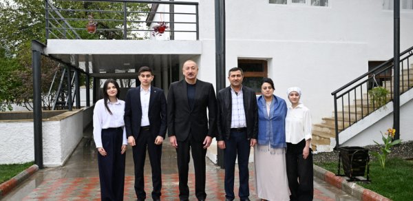 Prezident Hadrut qəsəbəsində olub - FOTOLAR