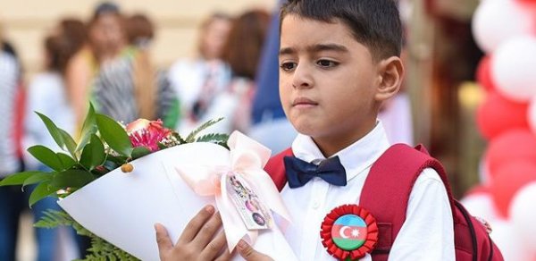 Azərbaycanın 10 milyonuncu sakini birinci sinfə getdi