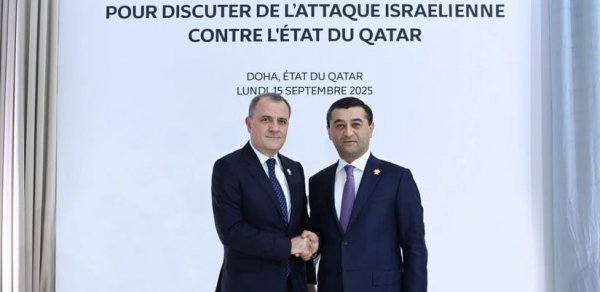 Ceyhun Bayramov Dohada özbək həmkarı ilə görüşüb