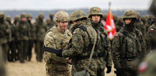 Polşa Belarusla sərhəddə hərbi təlimlərə başlayıb