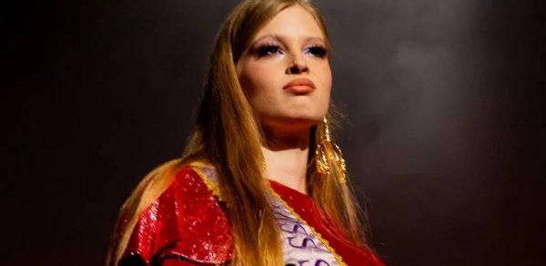 Maskın "qızı" Nyu-York Moda Həftəsində modellik edib - FOTO