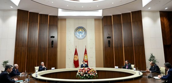 Əli Əsədov Bişkekdə Qırğızıstan Prezidenti ilə görüşdü