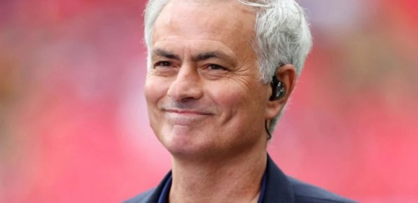 Mourinyo rəsmən "Benfika"da