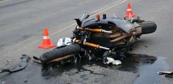 Biləsuvarda ağır qəzada motosikletçi öldü