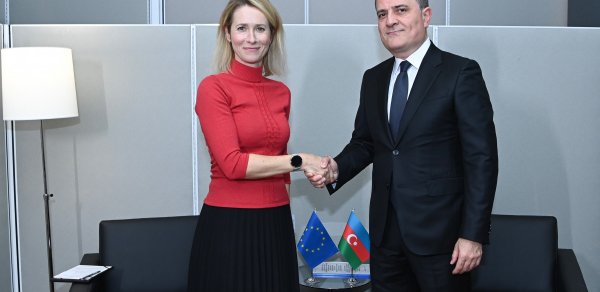 Ceyhun Bayramov Kallasla bir arada
