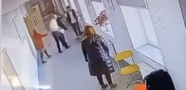 Lənkəranda direktor müavini şagirdi və məktəb işçisini döydü - İŞDƏN ÇIXARILDI