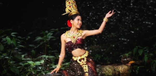 Tayland gözəlinin tacı geri alındı
