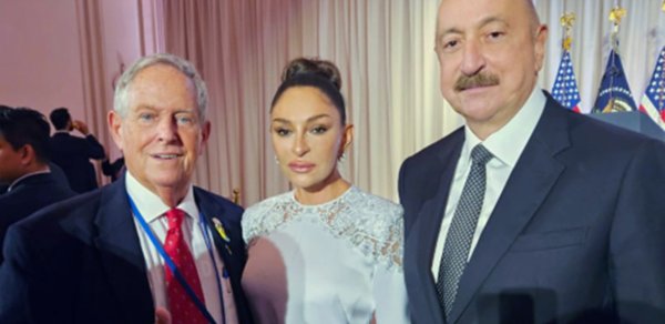 Prezidentlə xanımı rəsmi qəbulda - Fotolar