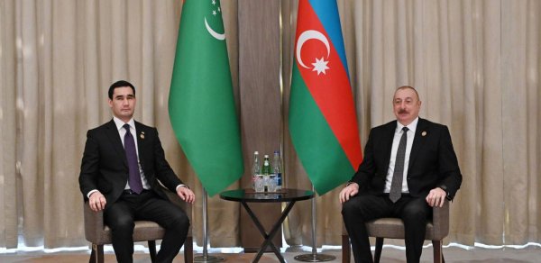 Dövlət başçısı Türkmənistanın Prezidentini təbrik etdi