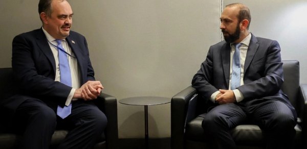 Mirzoyan ABŞ Dövlət katibinin müavini ilə regional məsələləri müzakirə etdi