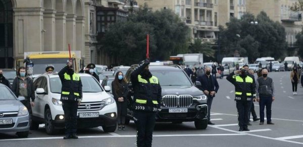 Azərbaycanda şəhidlərin xatirəsi bir dəqiqəlik sükutla yad edilib
