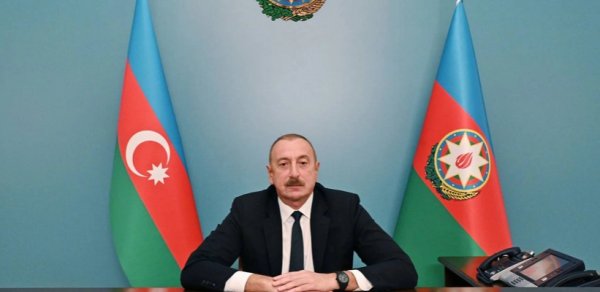 İlham Əliyev Si Cinpini təbrik etdi