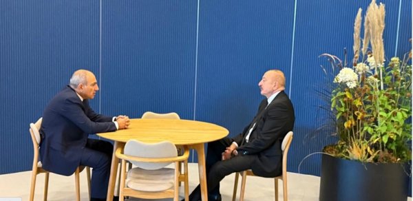 İlham Əliyev Kopenhagendə Nikol Paşinyanla görüşüb