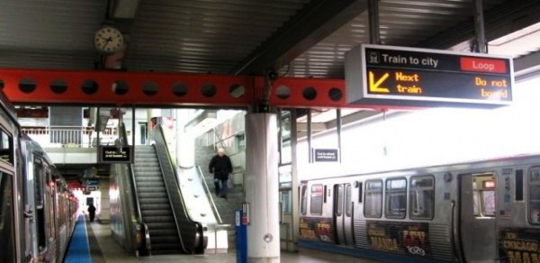 Ağ Ev Çikaqo metrosu üçün 2,1 milyard dolları dondurub