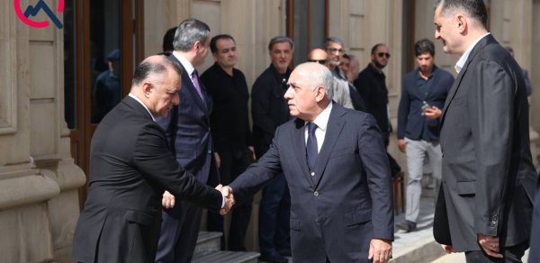 Rəsmilər Oqtay Şirəliyevlə vida mərasimində - Fotolar