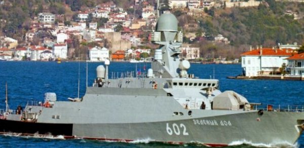 Ukrayna Rusiyanın raket daşıyan gəmisini vurub