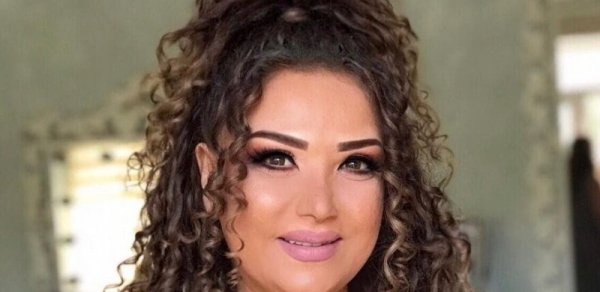 "Kişi məclisində oxumuram deyən müğənnini toydan qovdular" - Mənzurə