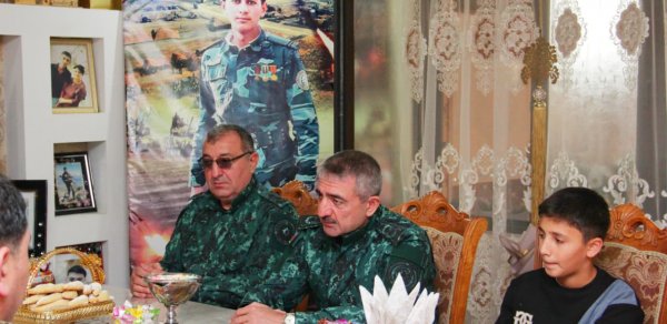 Elçin Quliyev şəhid ailələrini ziyarət etdi - FOTOLAR