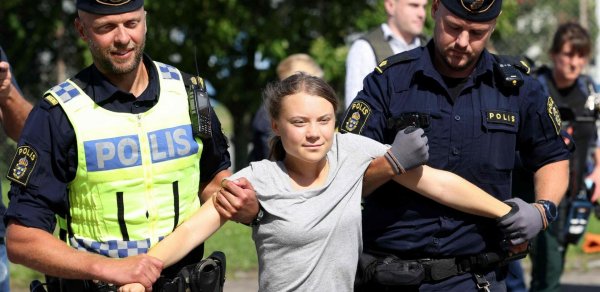 Qreta Tunberq deportasiya edildi
