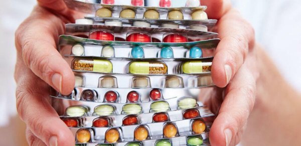 Aptekdə vətəndaşa vaxtı keçmiş vitamin satılıb? - VİDEO
