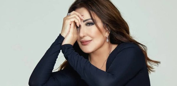 Məşhur müğənnini zəhərli əqrəb sancdı, xəstəxanaya yerləşdirildi