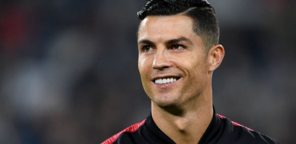 Ronaldo ilk milyarder futbolçu oldu