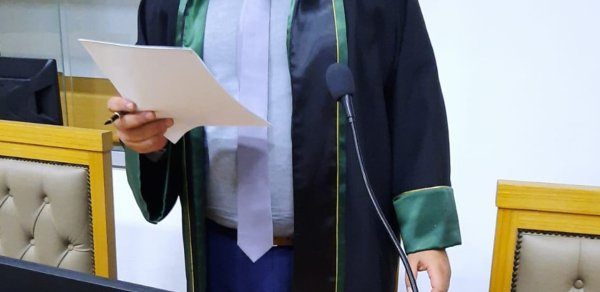 2 vəkilin fəaliyyəti dayandırıldı