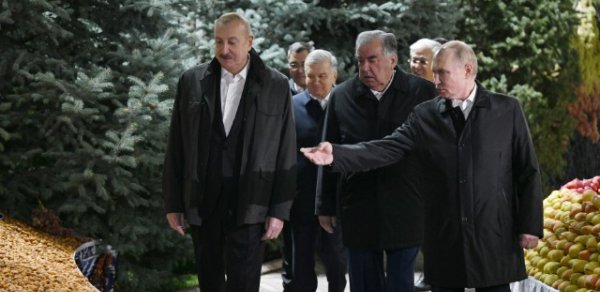 İlham Əliyev dövlət başçılarının qeyri-rəsmi şam yeməyində iştirak edir - FOTOLAR