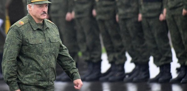 Lukaşenko ordunu yüksək hazırlıq vəziyyətinə gətirdi
