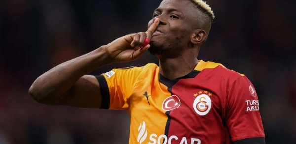 Osimhenin olduğu təyyarədə QƏZA: Təcili eniş etdi