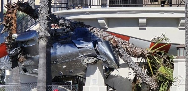 Kaliforniyada çimərlikdə helikopter qəzası baş verib: Xəsarət alanlar var
