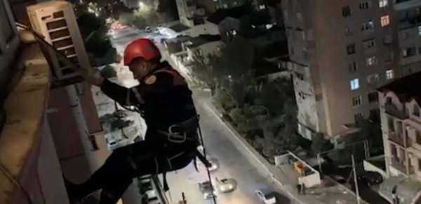 Bakıda mənzildə köməksiz vəziyyətdə qalan şəxslər xilas edilib