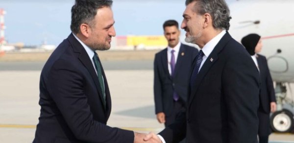 Gürcüstan prezidenti futbol izləmək üçün Türkiyəyə getdi