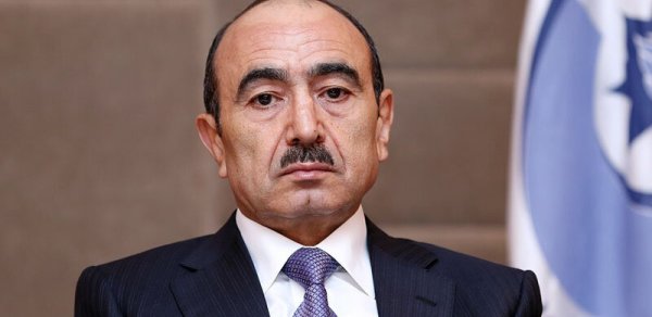 Əli Həsənov: “Ramiz Mehdiyevin mənə nə dəxli var?”