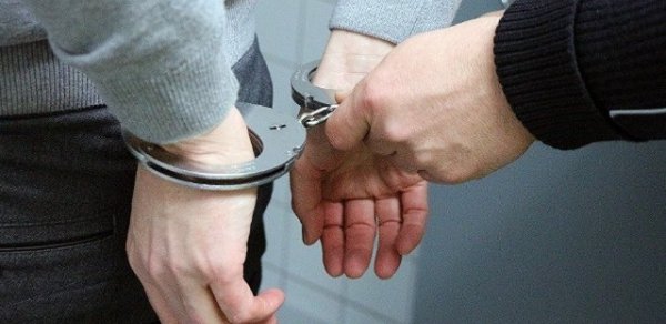 Mağazadan oğurluq edən iki yeniyetmə saxlanıldı