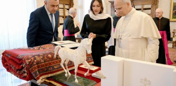 Mehriban Əliyeva Roma Papası ilə görüşdü - FOTOLAR