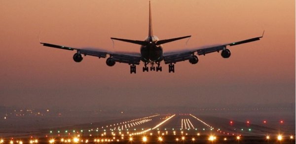 Özbəkistana uçan təyyarə Bakıda təcili eniş etdi