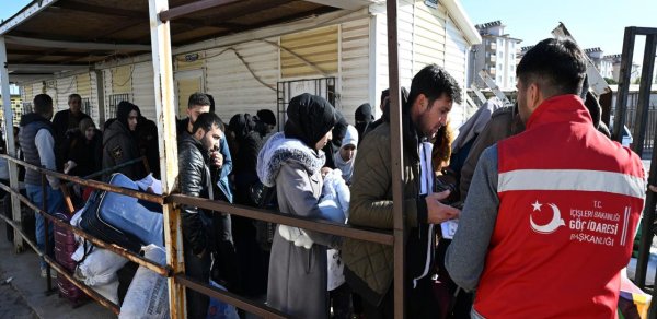 Türkiyədən ölkələrinə qayıdan suriyalıların sayı açıqlanıb