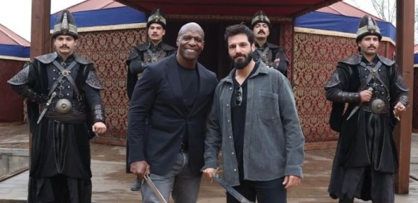 Hollivud ulduzu “Mehmed:Fetihler Sultanı” serialının setində - FOTOLAR