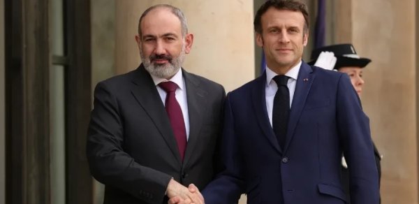 Paşinyan Fransada Makronla görüşüb