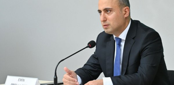 "Kənd məktəblərinə yaxşı müəllim göndərmək çətindir" -  Emin Əmrullayev 